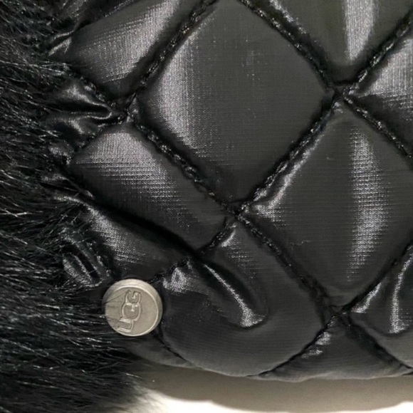 UGG Black Quilted Shearling-Trim Touchscreen Mittens NWT - Picture 4 of 15